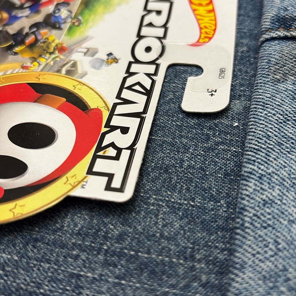 2020 Hot Wheels Mariokart Shy Guy Standard Kart - Picture 4 of 6